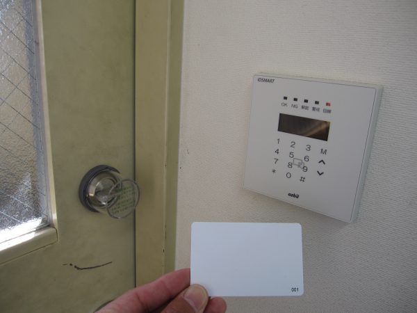 当社「出入管理システム」設置例:前橋市内商社様通用口