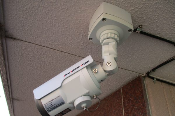 邸宅・ガレージの防犯対策：防犯カメラシステム設置