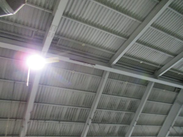 ガルバリウム鋼板による屋根カバー工法：劣化したアスベスト含有スレート屋根