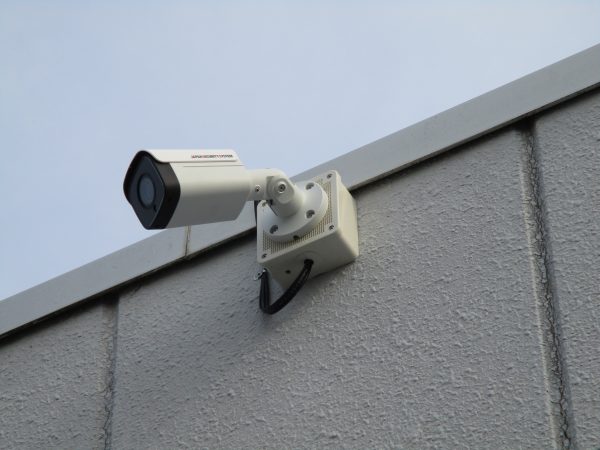 病院の防犯カメラ設置：バレット型防犯カメラ