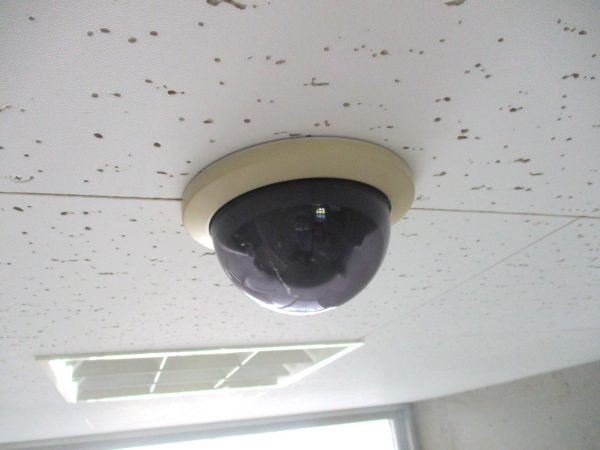 大学・教育機関の防犯カメラシステム：既存ドーム型カメラ